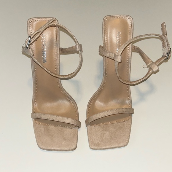 Nude heels - Picture 1 of 4